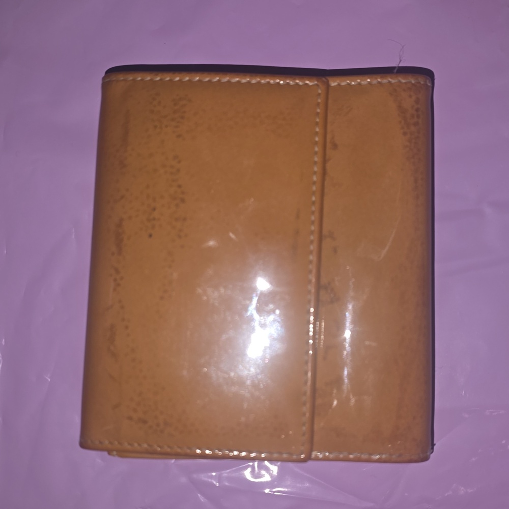 CHANEL camel brown gloss patent bifold snap leather wallet - Picture 3 of 13